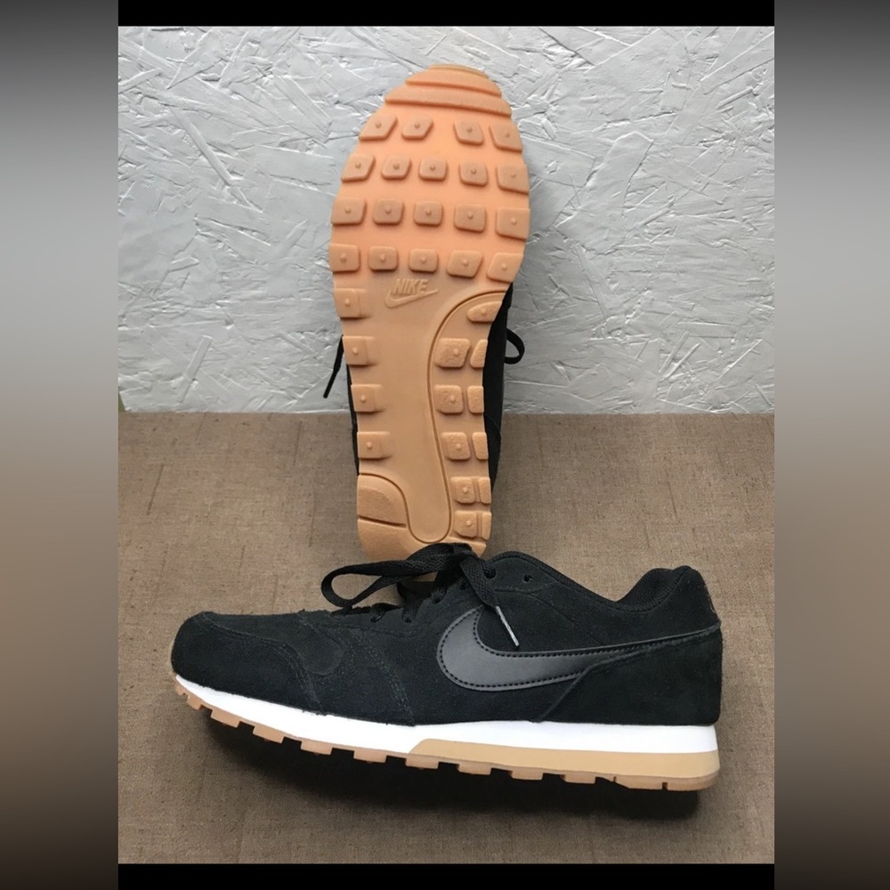 Nike MD Runner 2 SE Women's Sneakers Black Suede Size 9.5 Running Shoes